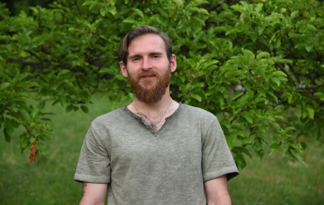 Vyřezávání holí je moje terapie, říká Jakub Sladký