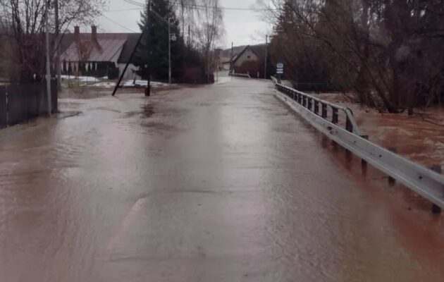 Velká voda na řekách v kraji začala klesat, stále však platí povodňové stupně