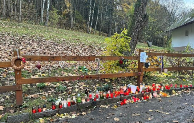 FOTO: Výročí Sametové revoluce si připomněli i lidé u Havlova Hrádečku