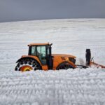 Prorážení sněhové bariéry z Pece na Luční boudu