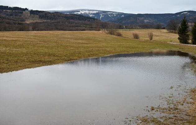 Deště opět v hradeckém kraji zvýšily hladiny řek, bdělost je na šesti místech