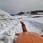 Prorážení sněhové bariéry z Pece na Luční boudu