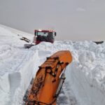 Prorážení sněhové bariéry z Pece na Luční boudu