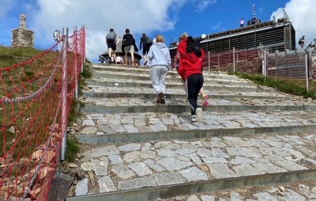 Na Sněžce jsou opět ochranné sítě, mají usměrnit neukázněné turisty
