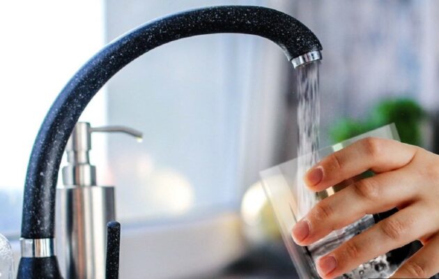 Cena vody překoná stokorunovou hranici. Kubík bude za 100,82 koruny