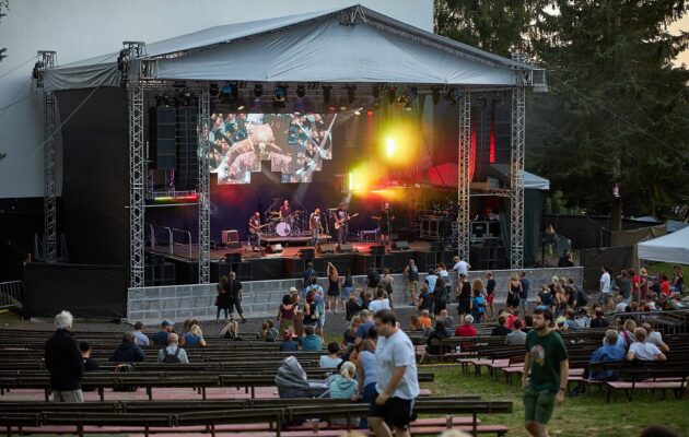 FOTO: V Trutnově na Bojišti probíhá multikulturní festival Artu Kus