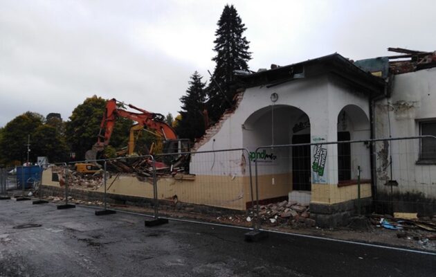 Firma za zbourání Špindlerovské hospody dostala pokutu, porušila zákon