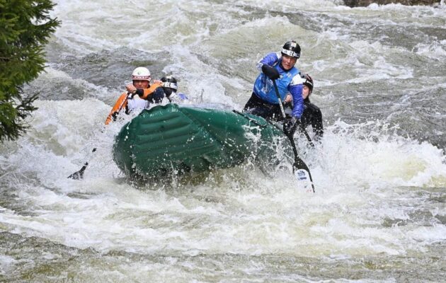 FOTO: Divoké labské peřeje hostily závody ve sjezdu a v raftingu