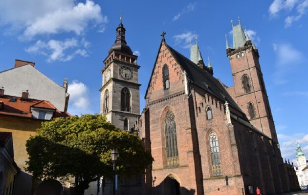 Bílá věž síť proti sebevrahům nedostane. Město se nedohodlo s památkáři