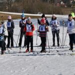 Sportování dětí na biatlonové střelnici
