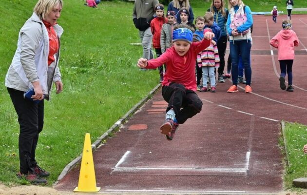 FOTO: Stadion manželů Zátopkových hostil atletické závody žactva