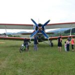 Výsadkáři z Letňan na vrchlabském letišti