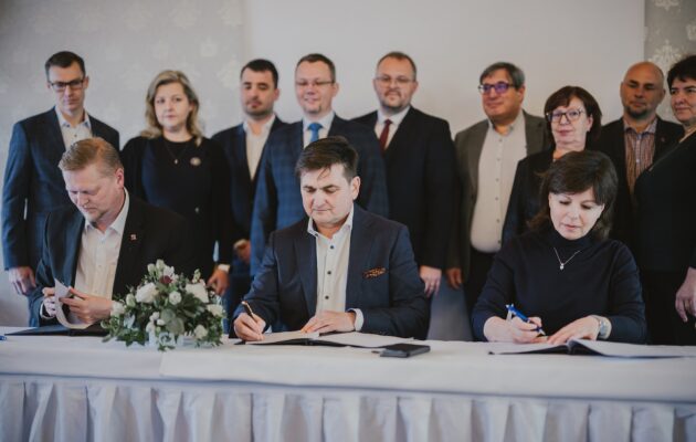 ODS, KDU-ČSL a Východočeši podepsali koaliční smlouvu pro krajské volby