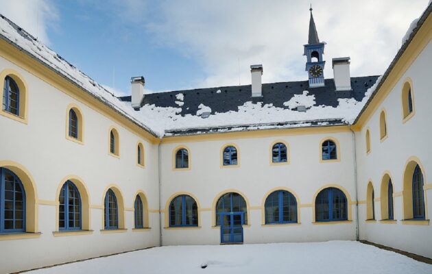 Začíná advent. V Hostinném ho ozdobí výstava Betlémů