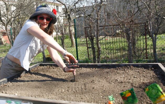 FOTO: U evangelického kostela v sobotu odemkli Terapeutickou zahradu