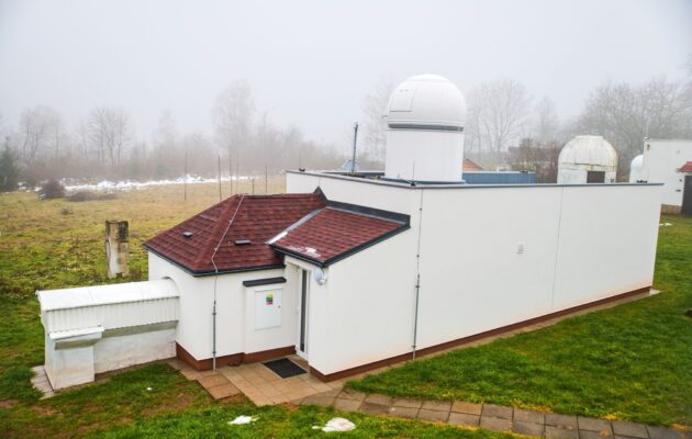 Černá díra, kometa, erupce aneb Za poznáním vesmíru