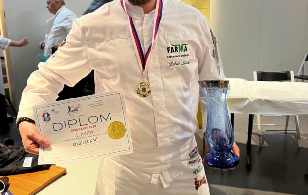 FOTO: Kulinářský triumf. Jakub Lukáč z Farmy ovládl soutěž Český kapr