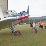 Výsadkáři z Letňan na vrchlabském letišti