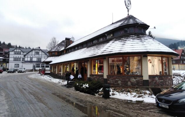 Do Špindlu dorazili turisté i obleva