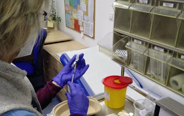 V Královéhradeckém kraji už je naočkován zhruba každý pátý učitel
