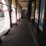 Podloubí na Krkonošské ulici