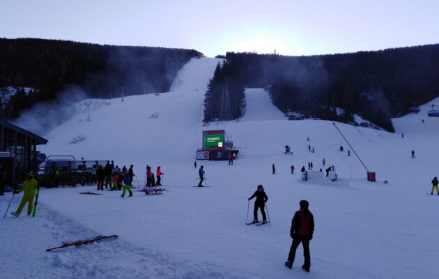 O víkendu začne naplno lyžařská sezona, Svatý Petr nabídne tradiční SkiOpening