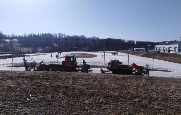 Novinky z Vejsplach: Tratě se kvůli počasí neupravují, parkovné se nevybírá