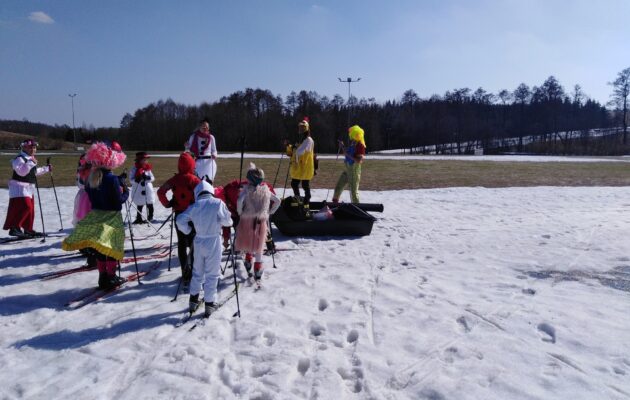 Dětský karneval na lyžích ve Vejsplachách