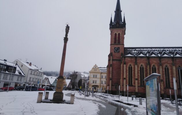 FOTO: Jaro si dalo oddechový čas a do Vrchlabí se vrátila sněhová peřina