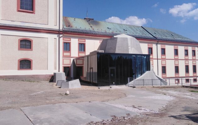 FOTO: Nový vstup do návštěvnického centra KRNAP je v poločase