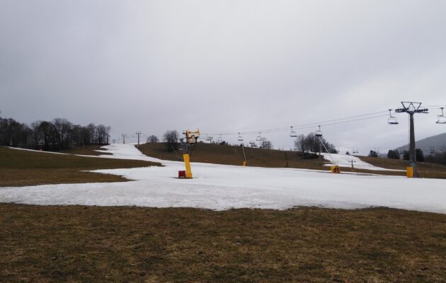 FOTO: Lyžařská sezóna na Kněžickém vrchu o víkendu skončila