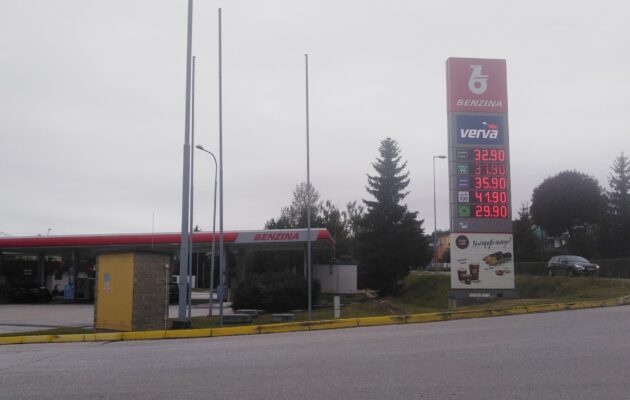 Nafta skokově podraží. Zítra u ní vzroste spotřební daň o 1,50 koruny za litr