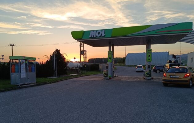 Litr Naturalu 95 i nafty v hradeckém kraji stojí v průměru 40,14 koruny