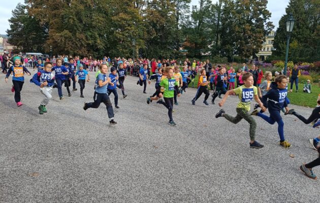 FOTO: Tradiční akce pro školáky. Změřili své síly v Běhu Zámeckým parkem