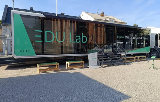 Mobilní laboratoř Škoda EDU.Lab