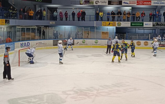 Horalé podlehli Kobře Praha 2:3, hostům výhru přihrál hlavní sudí Antonín Valda
