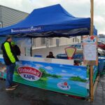 Prodej kaprů u Kauflandu