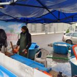 Prodej kaprů u Kauflandu