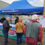 Prodej kaprů u Kauflandu