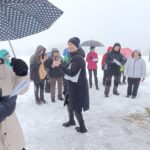 Zpívání koled u kapličky