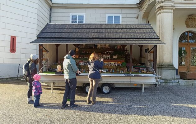 FOTO: Před zámkem je k vidění Fialův mechanický betlém