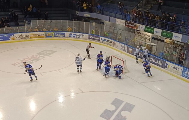 Povánoční gólová nadílka. Vrchlabí před tisícovkou diváků rozstřílelo Řisuty 9:2