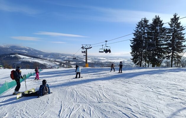 Lyžování na Kebrláku