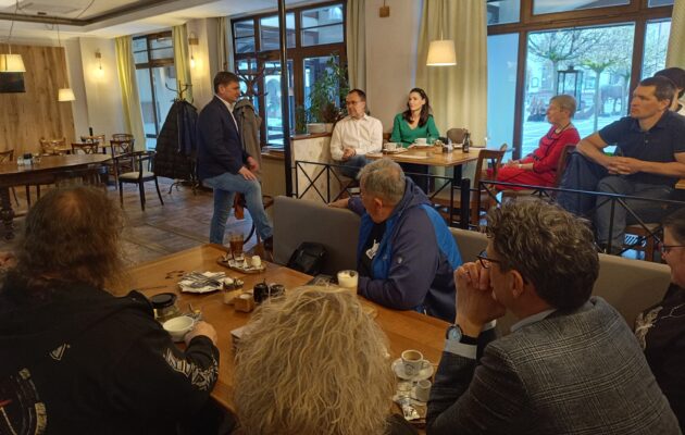 FOTO: Hejtman Martin Červíček zavítal do Vrchlabí se svou Pražírnou