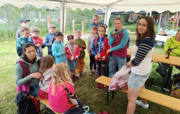 FOTO: Běžci na lyžích uzavřeli sezonu tradičním posledním mazáním