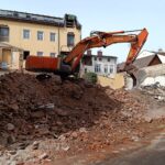 Demolice objektů za Labutí