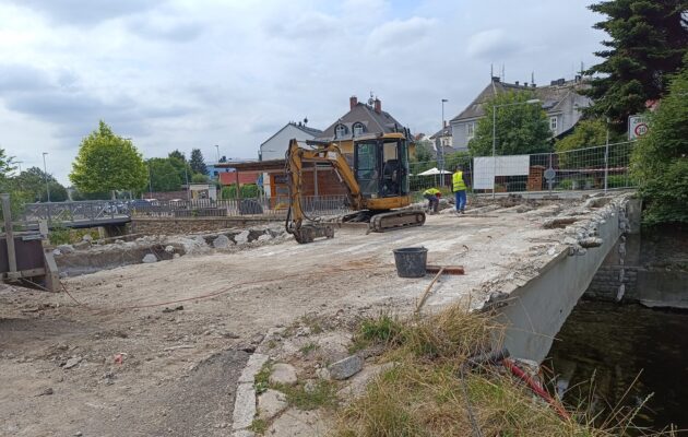 FOTO: Most u Kartonky je uzavřen. Probíhá jeho kompletní výměna