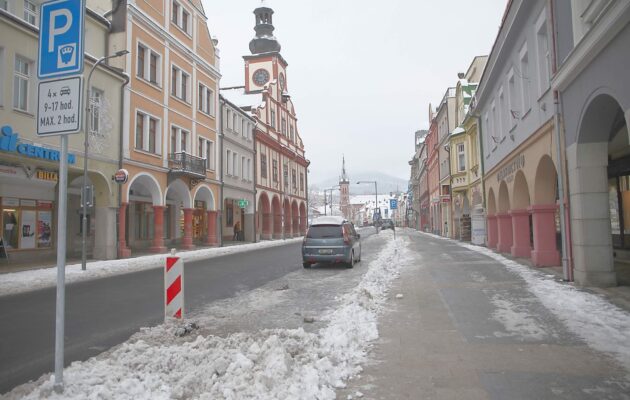 Krkonošská ulice na náměstí