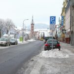 Krkonošská ulice na náměstí