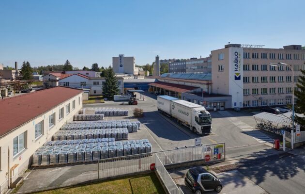 Kulaté výročí. Kablo Vrchlabí slaví 100 let výroby kabelů